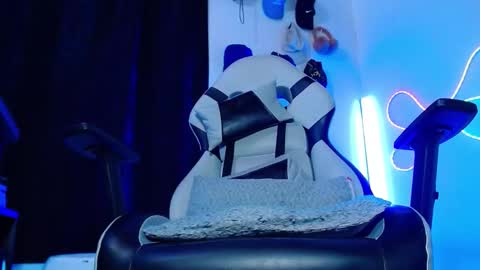 Snapshot of sebastian_025 chatting on November 30, 10:47 pm Sebastian online show from November 30, 10:47 pm