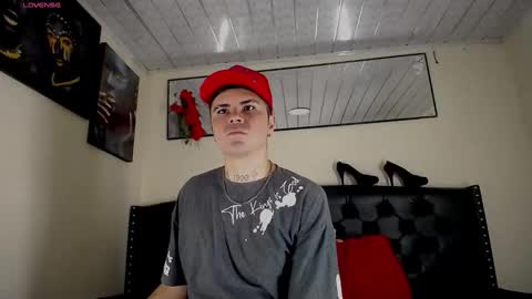 Snapshot of sebastian_loaiza chatting on November 7, 6:52 pm Sebastian online show from November 7, 6:52 pm