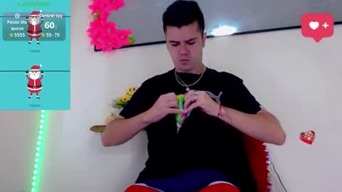 Snapshot of sebastian_loaiza chatting on December 14, 1:27 pm Sebastian online show from December 14, 1:27 pm