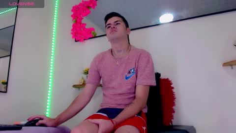 Snapshot of sebastian_loaiza chatting on December 15, 1:04 pm Sebastian online show from December 15, 1:04 pm