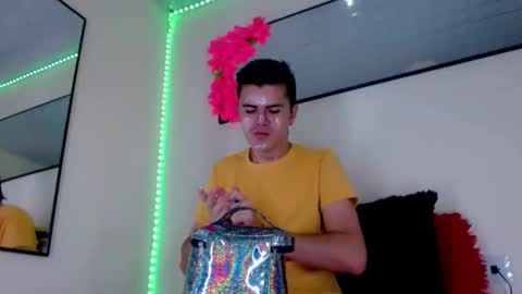 Snapshot of sebastian_loaiza chatting on December 17, 11:38 am Sebastian online show from December 17, 11:38 am