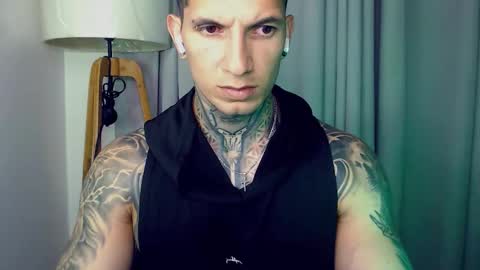 Snapshot of sebastian_muss chatting on November 25, 12:54 am Sebastian online show from November 25, 12:54 am