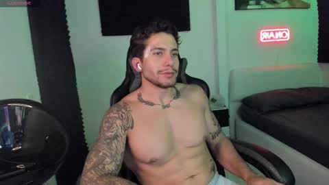 Lucian Sinclair online show from November 27, 1:07 am