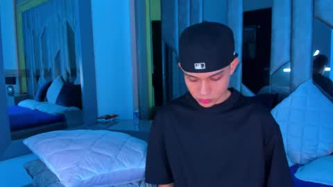 Sebastian online show from September 16, 4:02 am