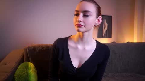 Snapshot of secrethustle chatting on December 22, 11:51 am Lily online show from December 22, 11:51 am