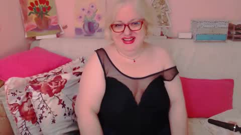 Snapshot of secretloverbbw chatting on October 1, 7:09 pm Alice online show from October 1, 7:09 pm