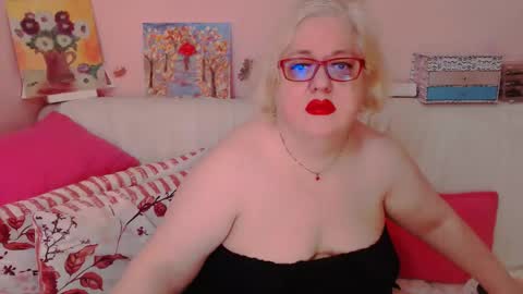 Snapshot of secretloverbbw chatting on November 3, 7:59 pm Alice online show from November 3, 7:59 pm
