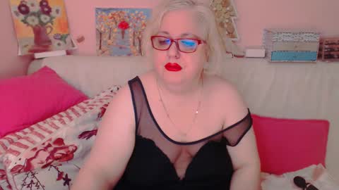 Snapshot of secretloverbbw chatting on November 6, 8:21 pm Alice online show from November 6, 8:21 pm