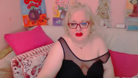 Snapshot of secretloverbbw chatting on December 3, 7:56 pm Alice online show from December 3, 7:56 pm