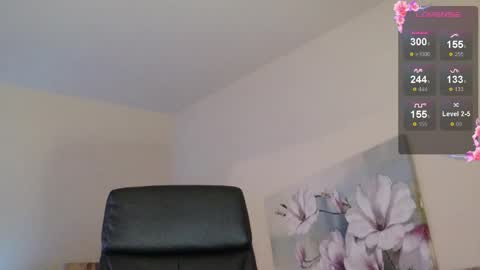 Snapshot of secretmistress01 chatting on November 19, 5:35 pm Mariot Mery for short ..never call me PET NAMES in FREECHAT mom momy baby or sweety online show from November 19, 5:35 pm