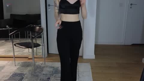 Sara online show from March 3, 9:10 pm