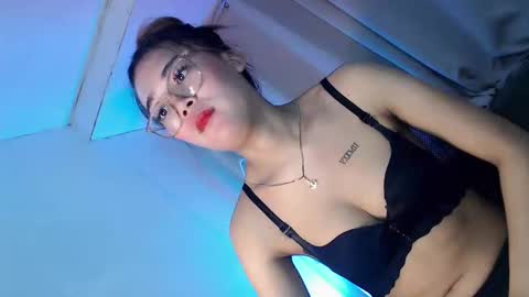 Snapshot of seducing_angela chatting on September 28, 11:43 pm seducing_angela online show from September 28, 11:43 pm