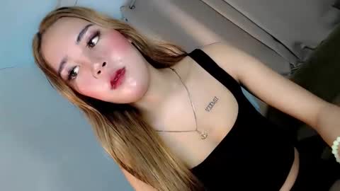 Snapshot of seducing_angela chatting on October 20, 2:01 am seducing_angela online show from October 20, 2:01 am