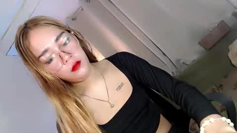 Snapshot of seducing_angela chatting on October 22, 1:28 am seducing_angela online show from October 22, 1:28 am