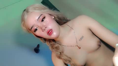 Snapshot of seducing_angela chatting on November 27, 12:13 am seducing_angela online show from November 27, 12:13 am