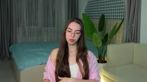 Snapshot of seductique chatting on December 15, 4:11 pm Mia online show from December 15, 4:11 pm