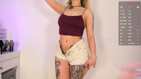 Snapshot of seductive_ava chatting on September 11, 5:51 am Ava online show from September 11, 5:51 am