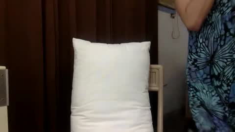 Snapshot of seductive_nessie chatting on October 31, 10:27 am seductive_nessie online show from October 31, 10:27 am