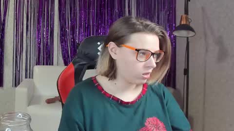 Snapshot of seductive_she_wolf chatting on February 9, 7:30 pm seductive_she_wolf online show from February 9, 7:30 pm