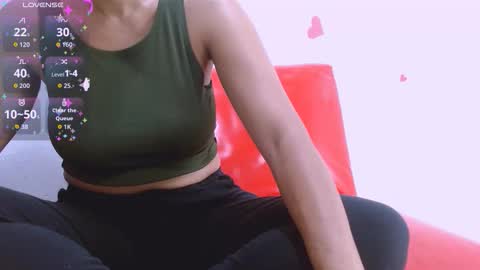 Estefany online show from November 8, 5:29 am