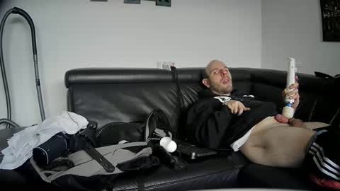 Sebastian online show from December 8, 2:09 pm