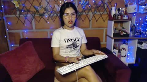 Snapshot of seleena_01 chatting on September 10, 10:54 pm seleena_01 online show from September 10, 10:54 pm