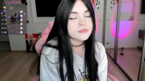 Snapshot of selena___cute chatting on December 12, 4:59 am Selena  online show from December 12, 4:59 am