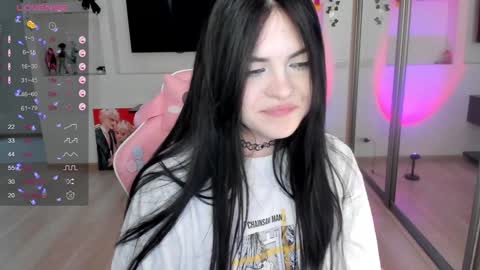 Snapshot of selena___cute chatting on December 12, 8:03 am Selena  online show from December 12, 8:03 am