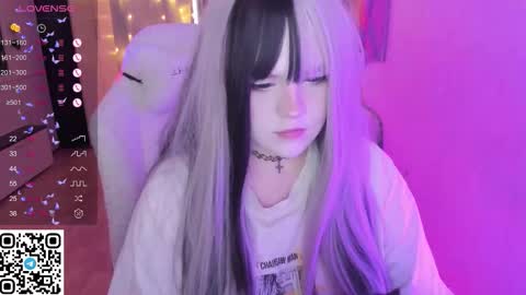 Selena  online show from February 12, 7:25 am