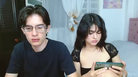 Snapshot of selena_and_andress chatting on September 18, 10:39 am Selena Andress online show from September 18, 10:39 am