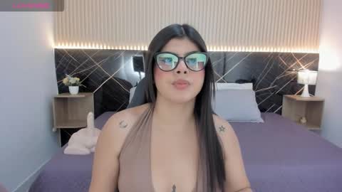 Snapshot of selena_diaz_ chatting on February 11, 2:27 am Selena online show from February 11, 2:27 am