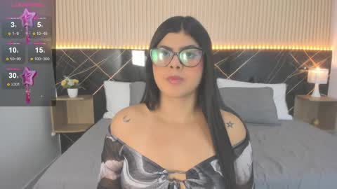 Snapshot of selena_diaz_ chatting on February 19, 2:29 am Selena online show from February 19, 2:29 am