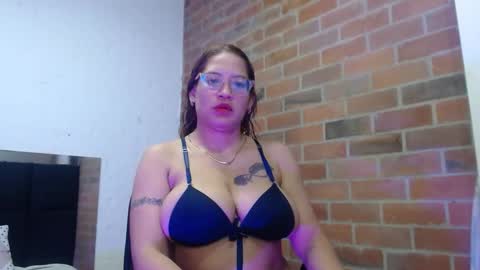 Snapshot of selena_tits_ chatting on November 2, 1:41 am Selena online show from November 2, 1:41 am