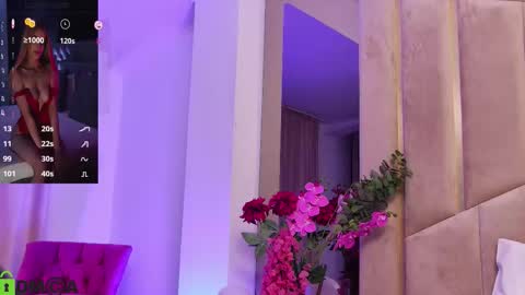 Snapshot of selenadaze chatting on October 3, 3:36 am Selena online show from October 3, 3:36 am