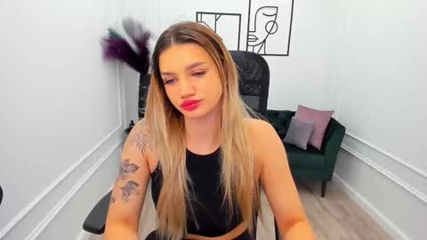 selenaemoore online show from October 3, 3:36 am