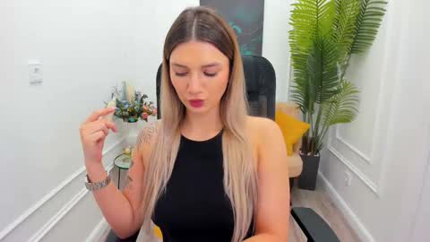 selenaemoore online show from November 14, 7:45 pm