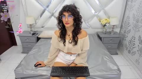 Selena reyess online show from September 10, 7:14 pm