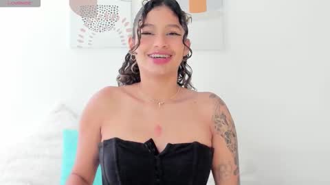 Snapshot of seleneclark_ chatting on December 2, 8:15 pm Sele online show from December 2, 8:15 pm