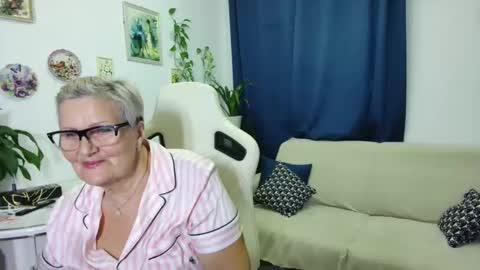 Selenna online show from December 5, 8:27 pm