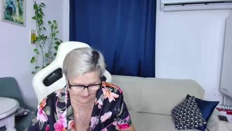 Selenna online show from January 12, 6:57 pm