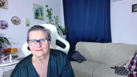 Selenna online show from January 18, 6:44 pm