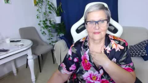 Selenna online show from February 10, 7:18 pm