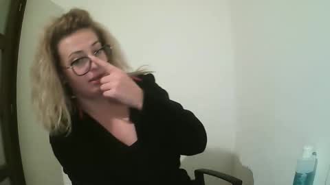 Selenna online show from September 27, 5:18 pm