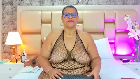 Selenna Cooper online show from January 6, 11:47 am