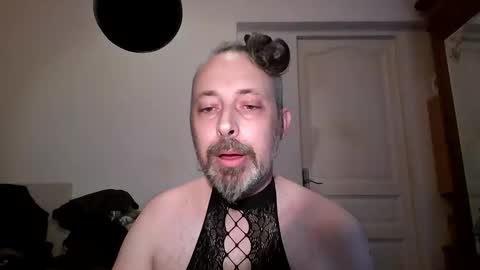 Snapshot of selfsuckin35 chatting on October 27, 9:46 am call me how you want its ok online show from October 27, 9:46 am