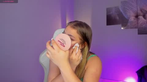 Selyn online show from December 5, 12:22 pm