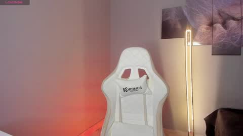 Selyn online show from December 5, 3:28 pm