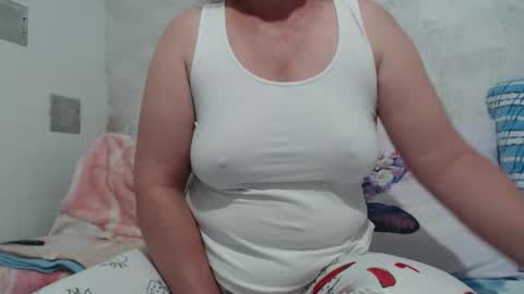 Snapshot of seniorita333 chatting on September 29, 5:12 am Lenna online show from September 29, 5:12 am