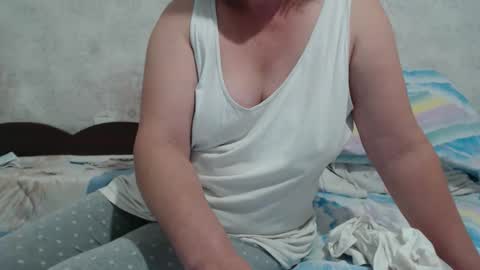 Snapshot of seniorita333 chatting on October 6, 8:56 am Lenna online show from October 6, 8:56 am