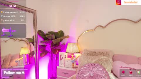 Sennia online show from March 7, 3:09 pm